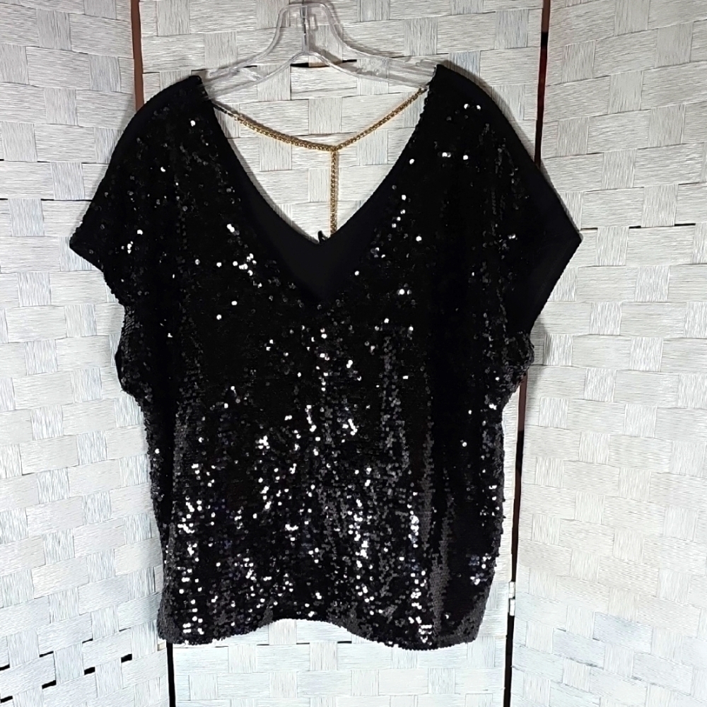 MODERN ATTRACTION Top